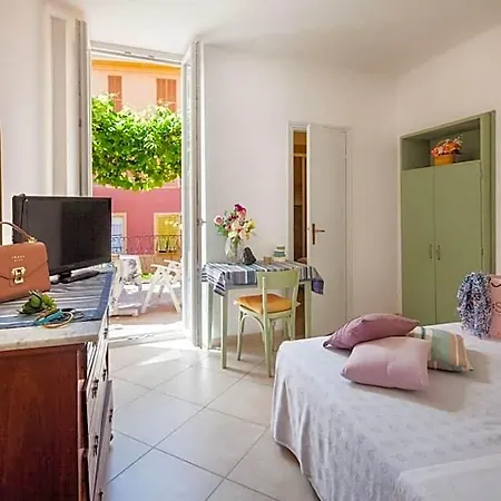 Mimosa Hotel 2*